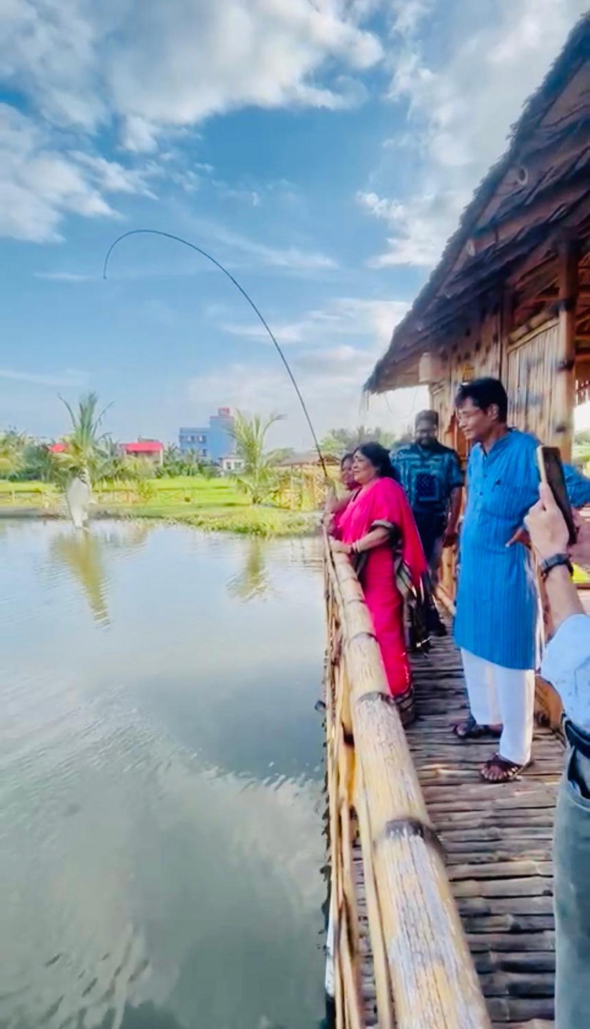 Palli Bangla Resort, Near Ruby Hospital, Anandapur Kolkata Eksteriør bilde