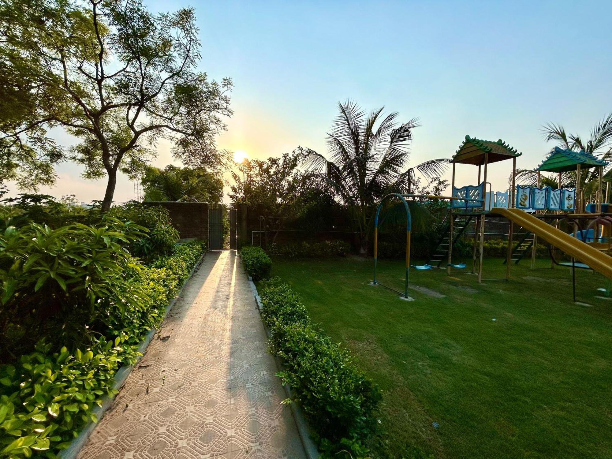 Palli Bangla Resort, Near Ruby Hospital, Anandapur Kolkata Eksteriør bilde