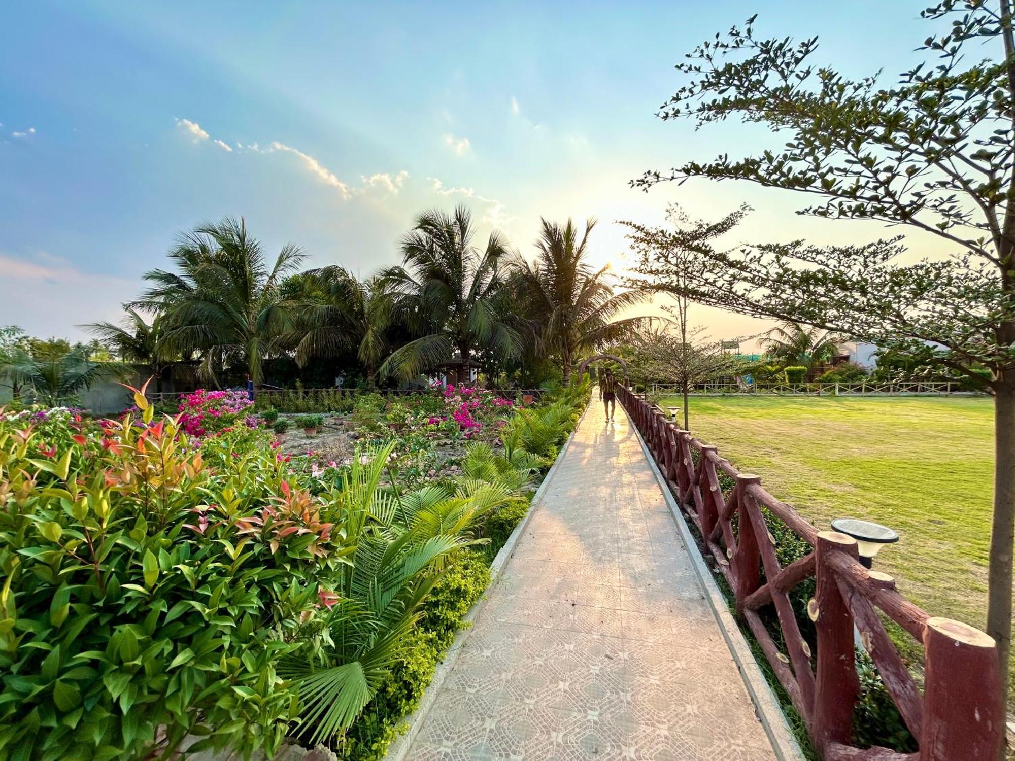 Palli Bangla Resort, Near Ruby Hospital, Anandapur Kolkata Eksteriør bilde